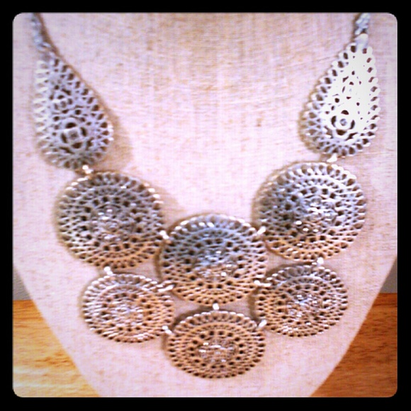 Stella and Dot bib necklace