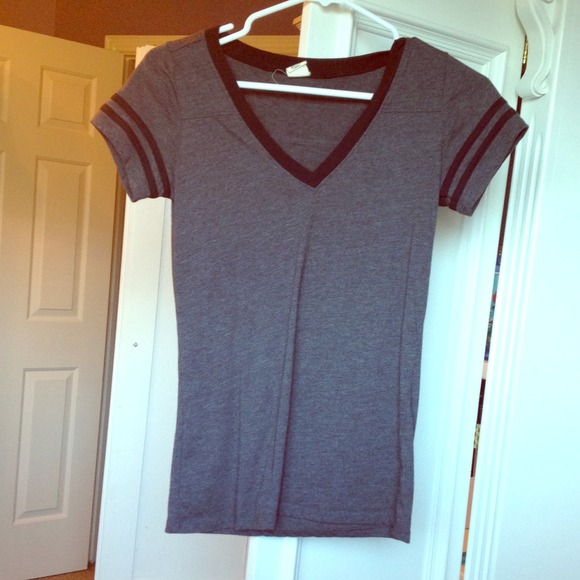 V-neck - Picture 1 of 4