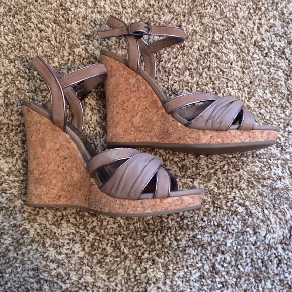 ALDO Wedges - Picture 2 of 3