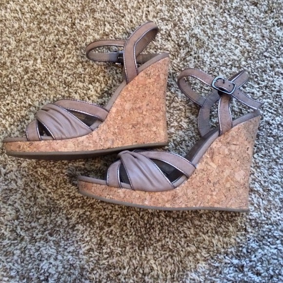 ALDO Wedges - Picture 3 of 3