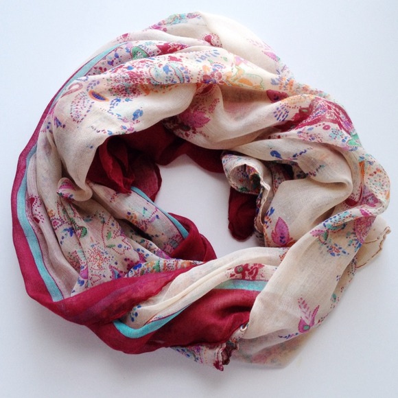 ❌NOT AVAILABLE Magenta Floral Lightweight Scarf.