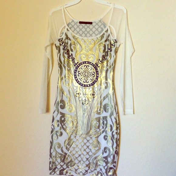 SOLD ❤️❤️❤️NWOT gold paisley dress