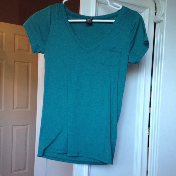 Pocket v neck in teal