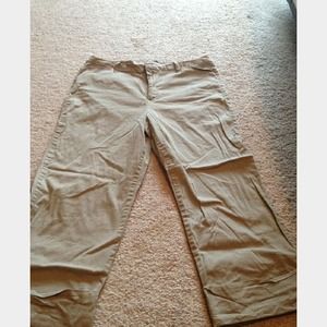 ***SOLD ON TF*** Gloria Vanderbilt khaki capris