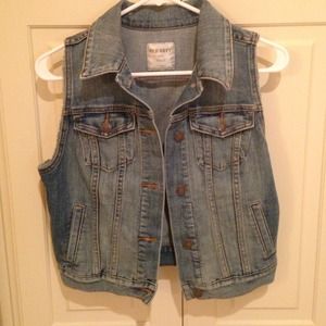 ❌SOLD❌Denim vest! Soooo cute