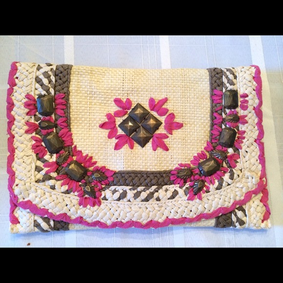 💥sold💥Straw Clutch
