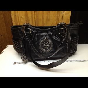 Black shoulder bag.