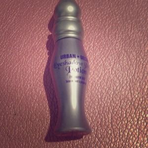 Urban decay. Eyeshadow primer