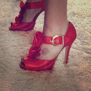 Small 6/7 Red Peek-a-boo heels