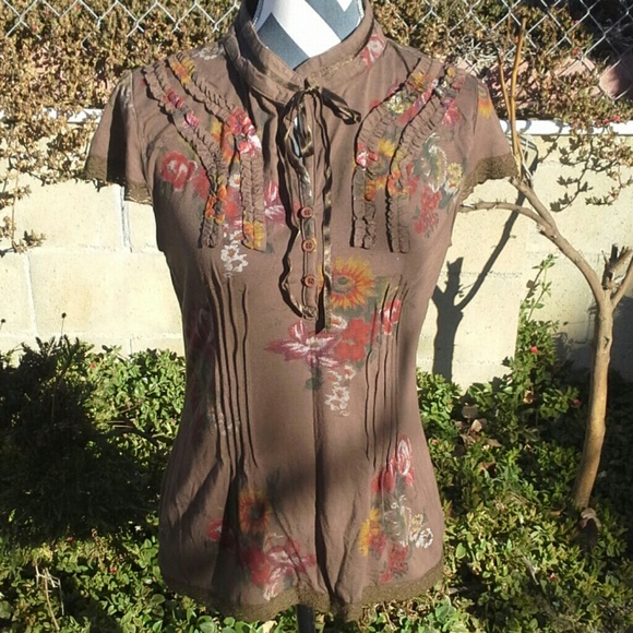 SOLD IN BUNDLE Brown Flowered Top