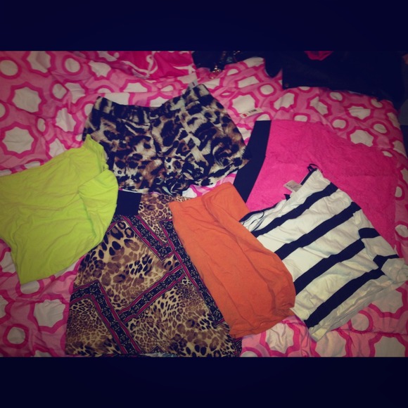 Mini Skirt Bundle 😊☺️(1 pair of shorts)