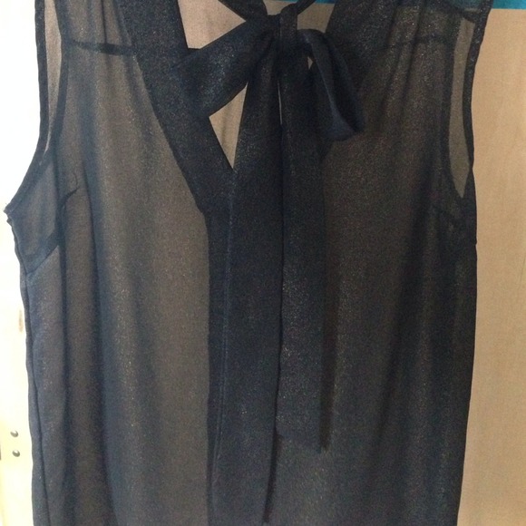 Hi-low Semi-sheer button up top - Picture 2 of 4