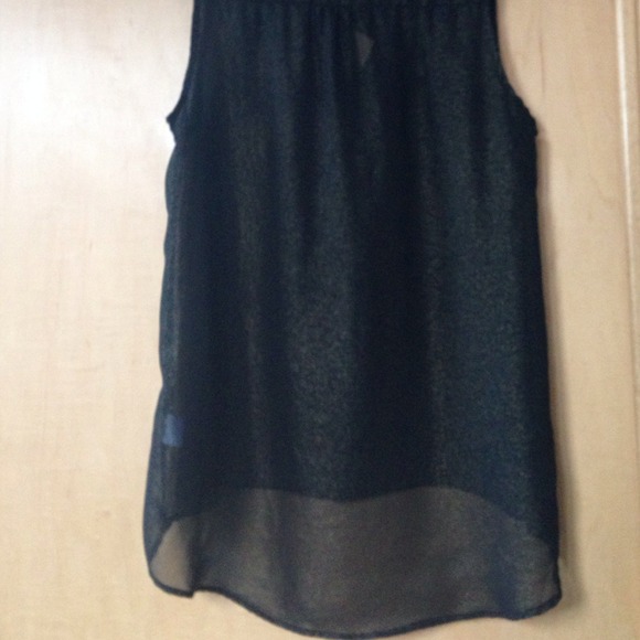 Hi-low Semi-sheer button up top - Picture 3 of 4