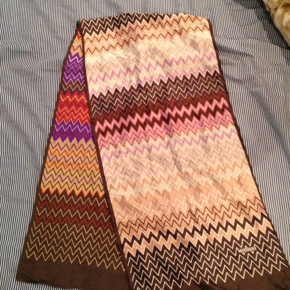 SOLD 🚫🚫🚫🚫🚫🚫🚫Missoni Silk scarf . Authentic