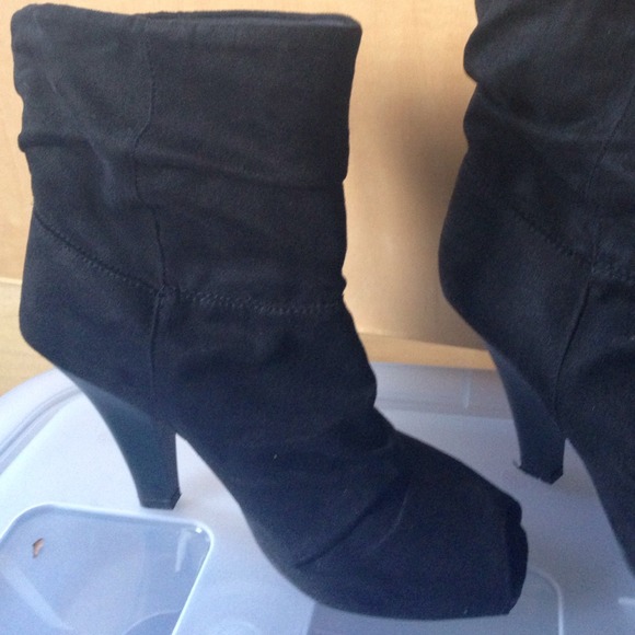 REDUCED~ Slouchy healed boot 10