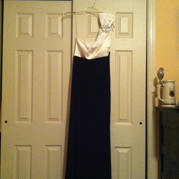 Evening gown/prom dress - Picture 1 of 4