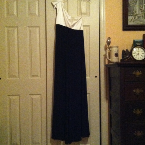 Evening gown/prom dress - Picture 4 of 4