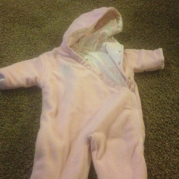 ✨SALE !! 0-3 months snow suit❄