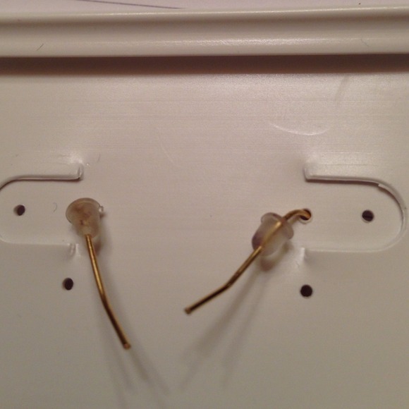 Earring - Picture 3 of 3