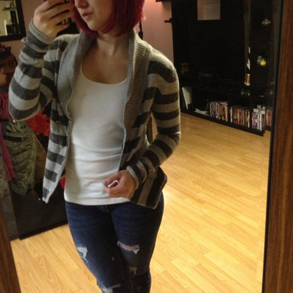 GUESS knit sweatshirt - Picture 2 of 3