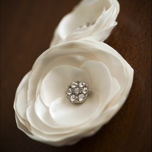 Bridal flower hair pieces-ivory