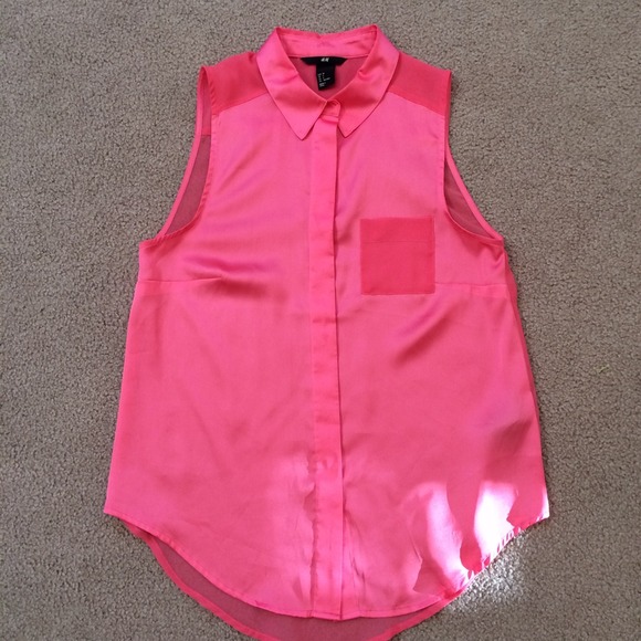 H&M sleeveless buttondown top