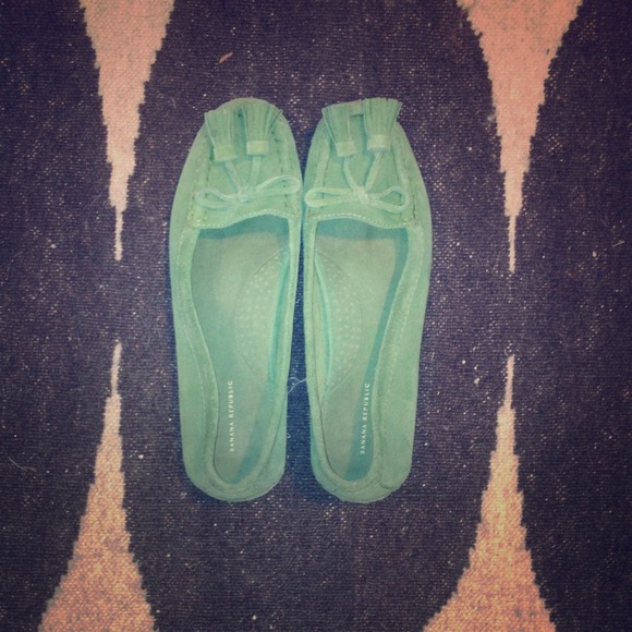 Kelly Green Suede Moccasin Loafers Banana Republic