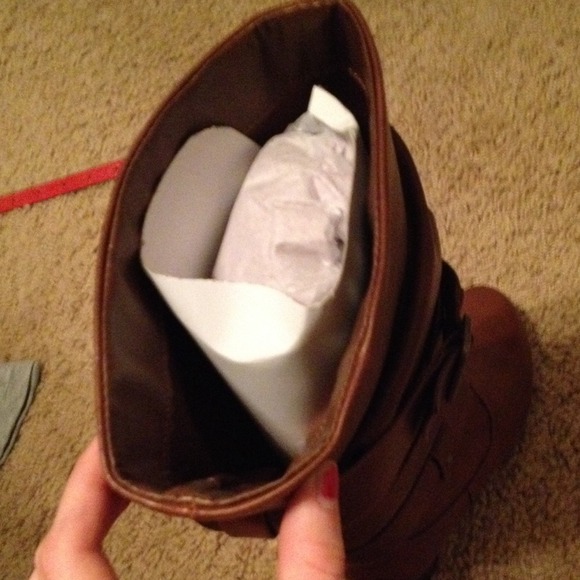 Brown leather boots - Picture 3 of 4