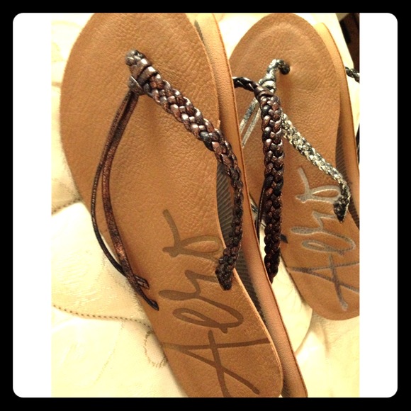 2 pair flip flops