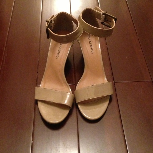 Nude wedge with thick ankle strap