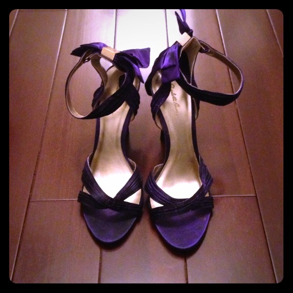 Purple sandals with bow on ankle