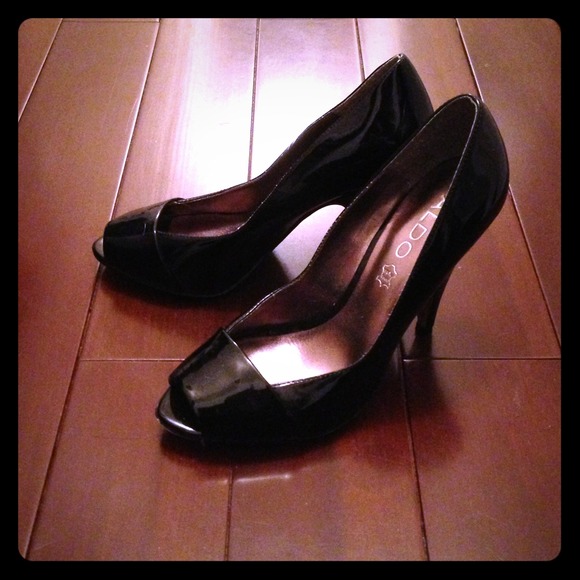 Black peep toe pumps