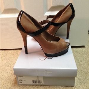 Jessica Simpson pumps