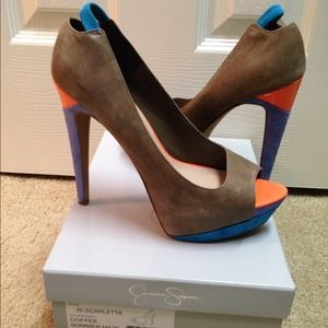 Jessica Simpson pumps