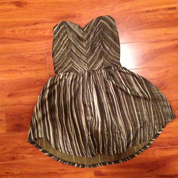 Strapless flowy forest green dress