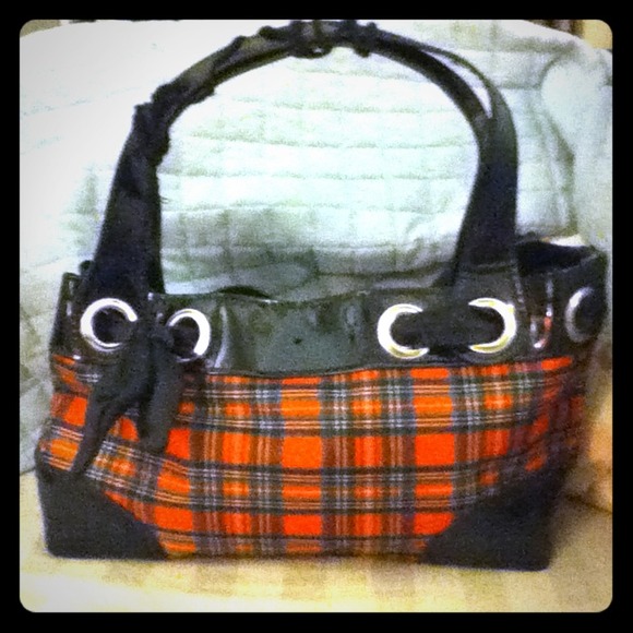 🔴HOLDING for @seryy4🔴.     A plaid purse!
