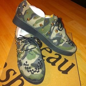 Camo Studded detail Shoes