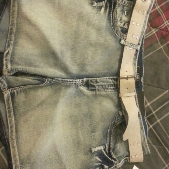 Contemporary low rise shorts