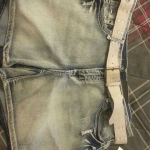 Contemporary low rise shorts