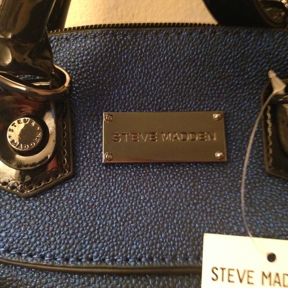 ⛔️ REDUCED ⛔️Authentic STEVE MADDEN purse - Picture 2 of 4