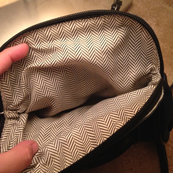 ⛔️ REDUCED ⛔️Authentic STEVE MADDEN purse - Picture 4 of 4