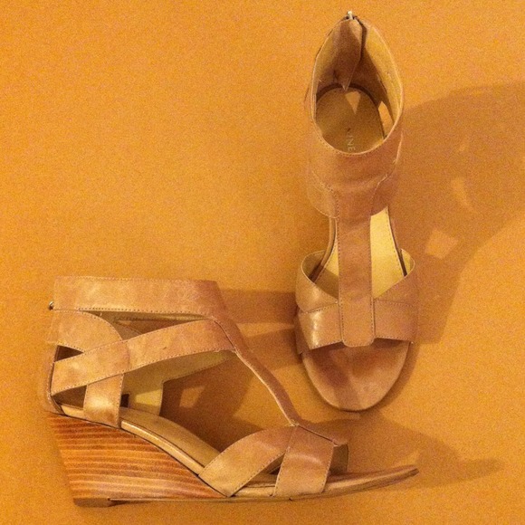 Nude NineWest ankle strap wedges- great condition!