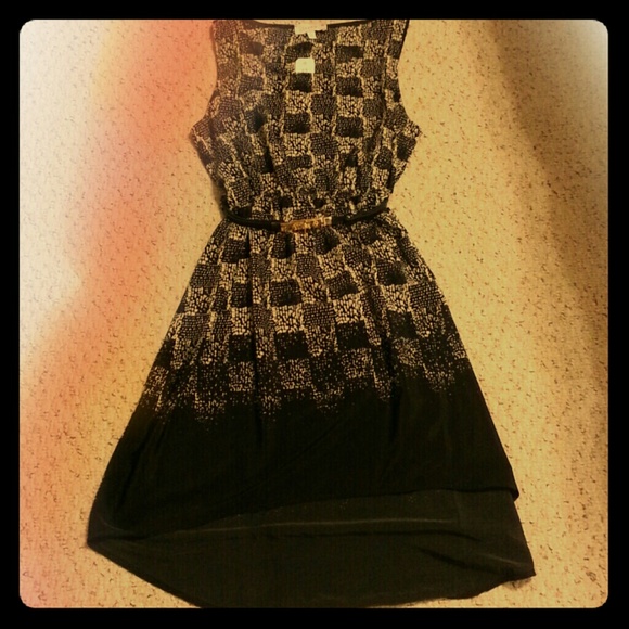 Dresses & Skirts - Stunning hi-low dress with belt