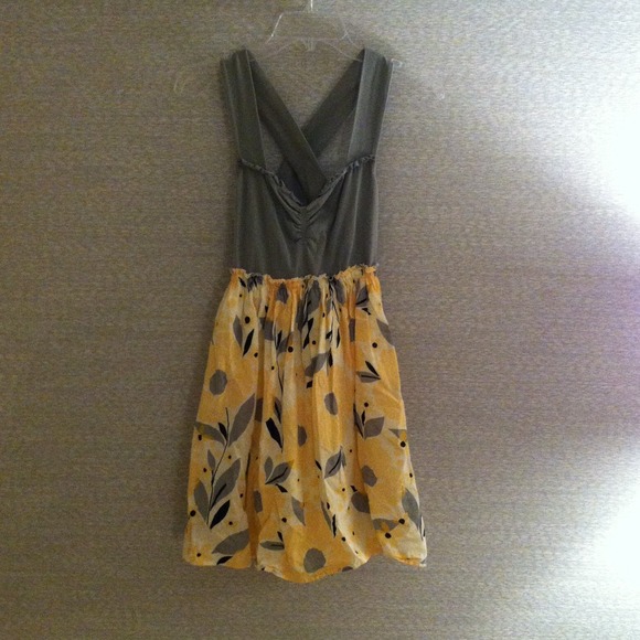 Sweet and romantic grey & yellow summer dress!