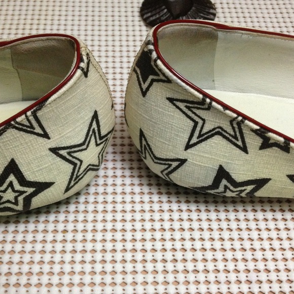 Pre-loved Gucci Tattoo Flats 37.5 - Picture 3 of 4