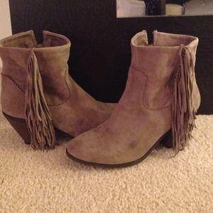 Suede fringe short boots