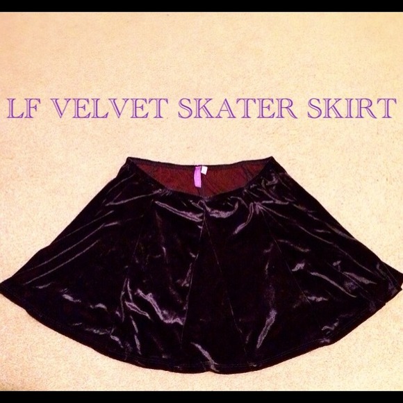 SOLD❌❌❌LF VELVET SKATER SKIRT