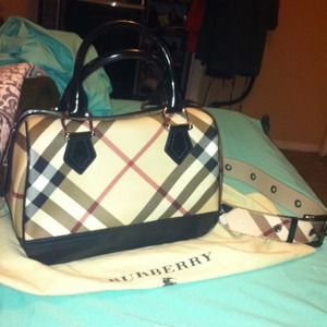 ❌❌❌SOLD ❌❌ Authentic Burberry Purse SOLD