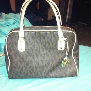 ❌❌❌SOLD ❌❌❌Authentic MK Purse SOLD!!!