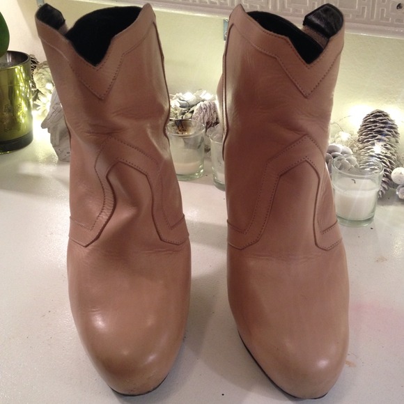⛔️SOLD⛔️Pierre Hardy Beige Booties - Picture 2 of 4